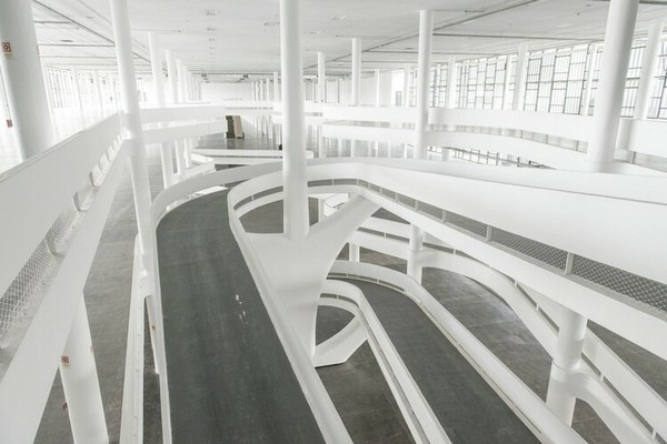 A relação entre arte e arquitetura na 35ª Bienal de São Paulo - coreografias do impossível