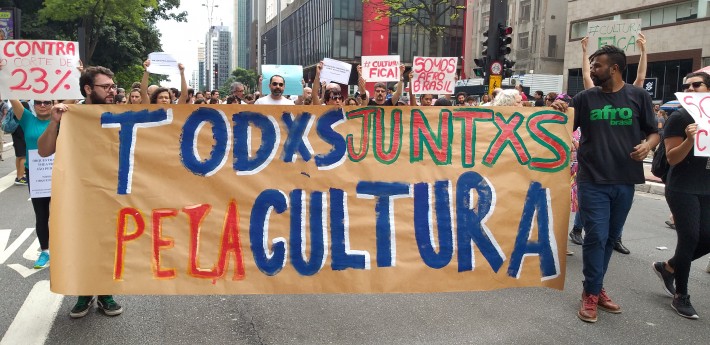 Ato na Avenida Paulista une artistas contra cortes na cultura do Estado de São Paulo