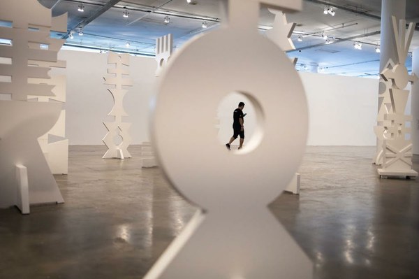 Bienal de São Paulo responde aos “novos fascismos” com 80% de artistas não brancos