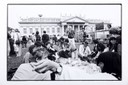 Café da manhã em frente ao Friedericianum, Documenta VI, Kassel, 1977