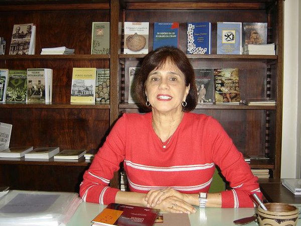 Maria Lúcia Bastos Kern