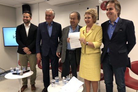 Ex-ministros da cultura pedem volta do MinC