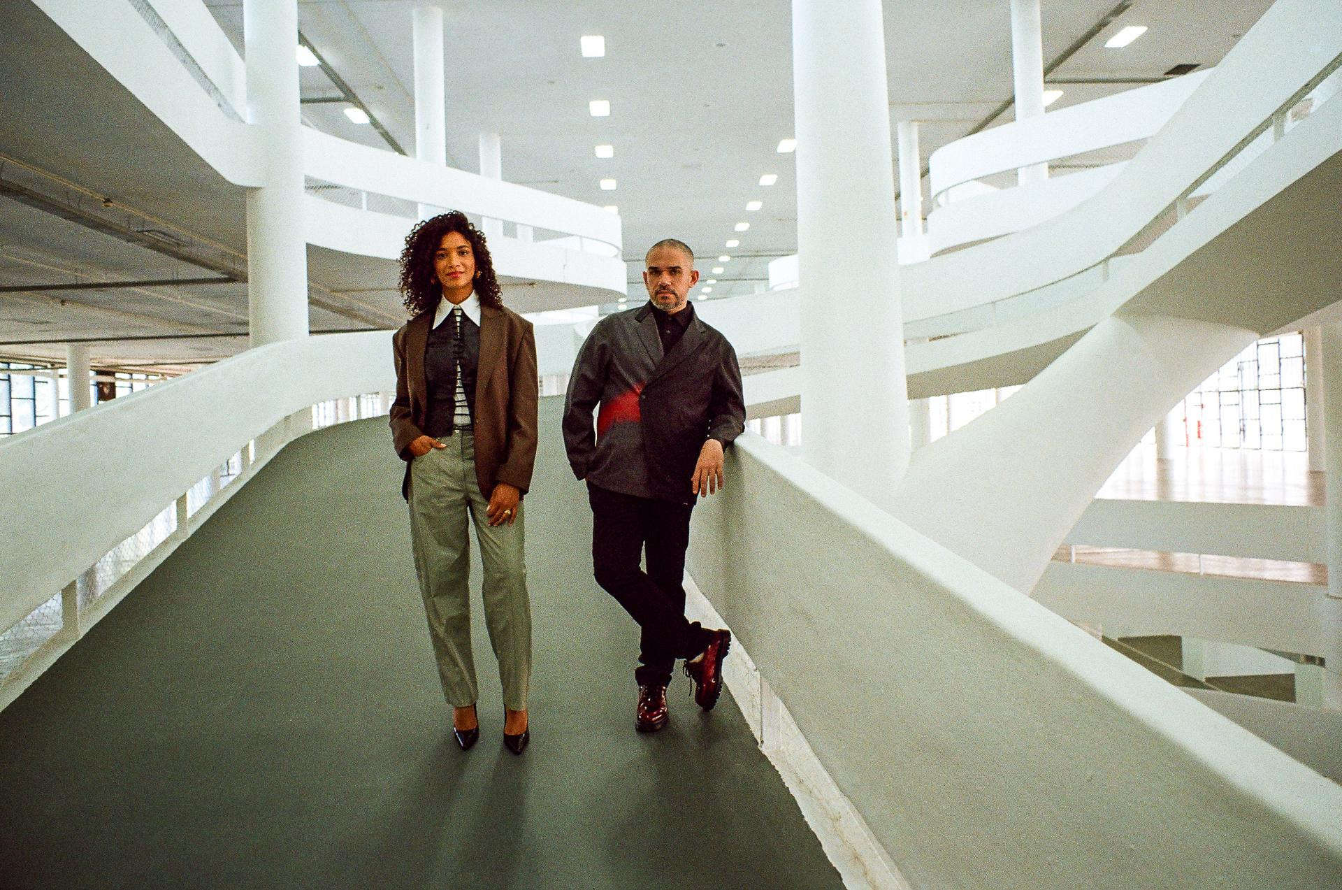Amanda Carneiro e Raphael Fonseca serão os curadores-chefes da 37ª Bienal de São Paulo