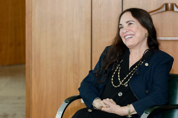 512 artistas assinam manifesto contra Regina Duarte: 'Não nos representa'