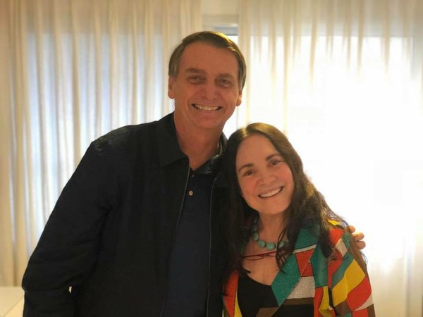 Bolsonaro avalia recriar pasta da Cultura para abrigar Regina Duarte