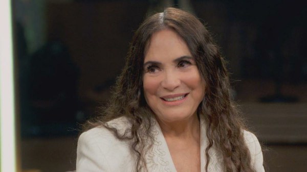 Regina Duarte confirma convite para secretaria, mas diz não estar preparada