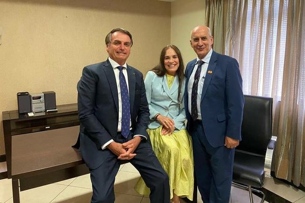Sem ser ministra, Regina Duarte deve se subordinar diretamente a Bolsonaro
