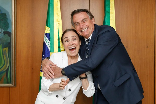 Sugestão a Regina Duarte - Escolhas culturais pertencem às pessoas, não ao governo
