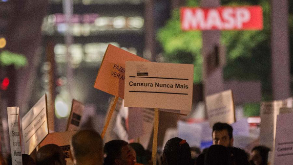 DOSSIÊ: Cortina de fumaça - o falso moralismo 