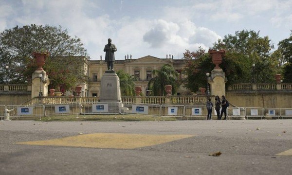 Com medo de críticas, governo mantém Museu Nacional nas mãos da UFRJ 