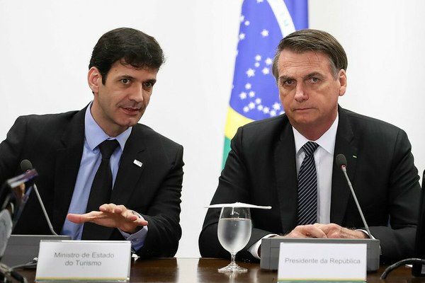 Bolsonaro transfere Secretaria de Cultura para Ministério do Turismo