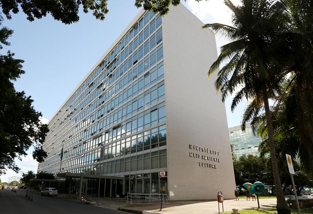 A Recorrente Vulnerabilidade do Ministério da Cultura (MINC)