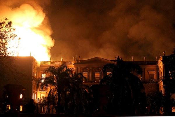 Dois dias após incêndio no Museu Nacional, Temer faz reunião no Planalto