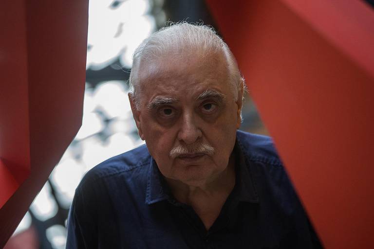 'Bolsonavírus-22' não mata, mas imbeciliza, afirma o artista Augusto de Campos