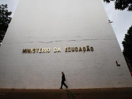 MEC cancela ofício que ameaçava punir universidades por manifestações políticas