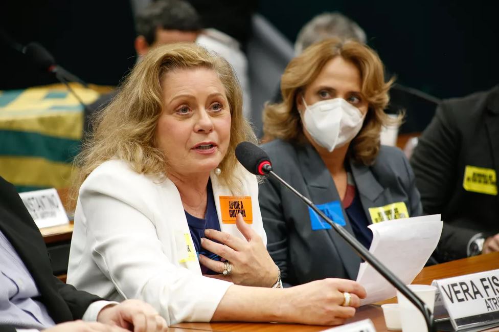 Após pressão de artistas, Congresso derruba vetos às leis Aldir Blanc 2 e Paulo Gustavo