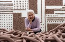 Anna Maria Maiolino recebe Leão de Ouro na 60ª Bienal de Arte de Veneza