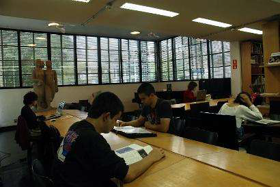 Biblioteca Lasar Segall - sala de consultas e leitura - ( foto Sérgio Guerini )