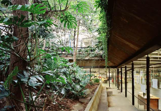 Jardim interno CCSP ( foto Nelson Kon )